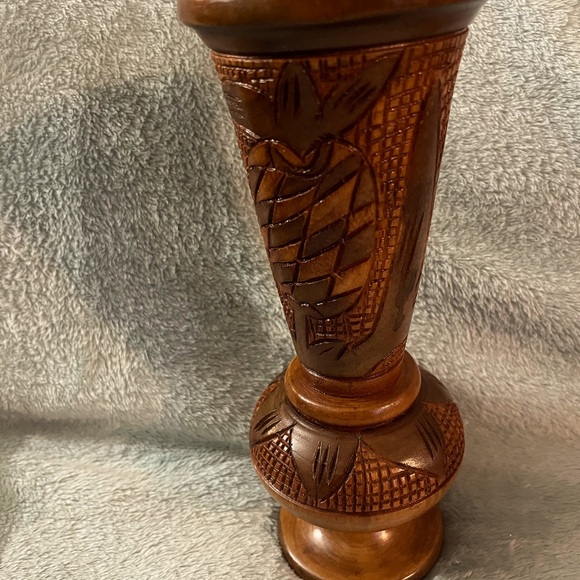 Beautiful Wood Vase,Source unknown on who made it,solid wood,I believe hand done - Picture 2 of 4